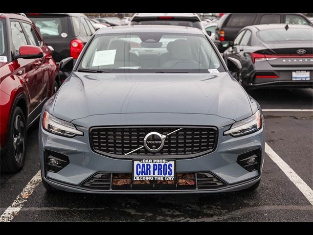 2024 Volvo S60 Plus Dark Theme