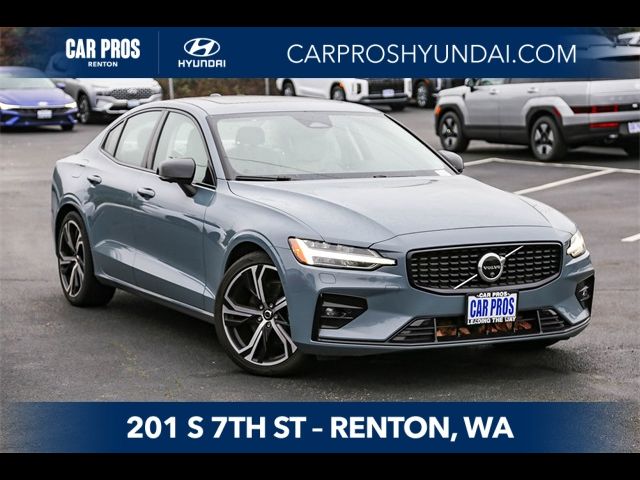 2024 Volvo S60 Plus Dark Theme