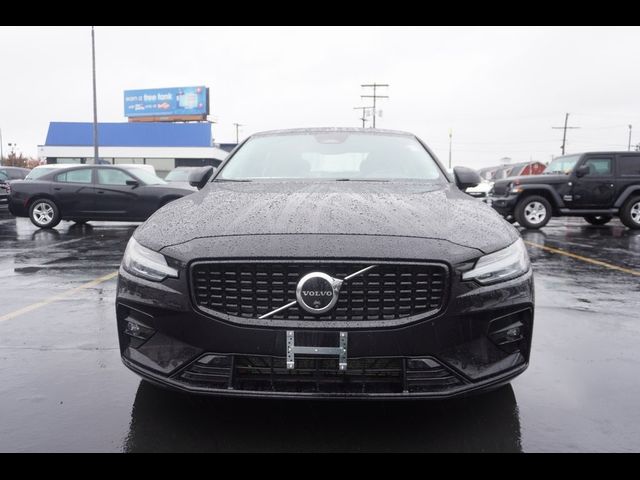 2024 Volvo S60 Plus Dark Theme