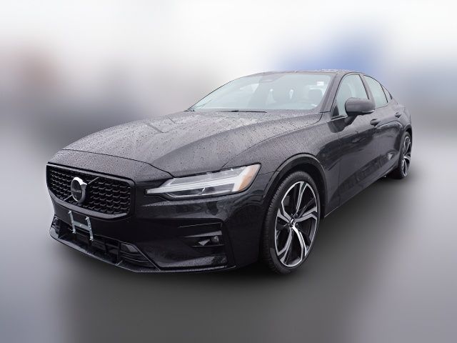 2024 Volvo S60 Plus Dark Theme