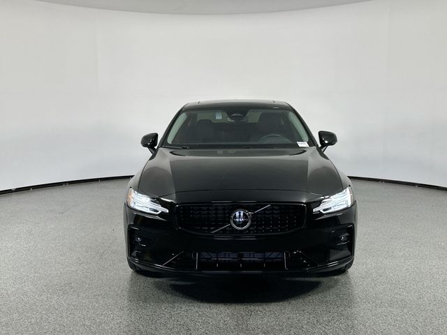 2024 Volvo S60 Plus Dark Theme