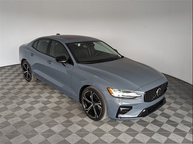 2024 Volvo S60 Plus Dark Theme