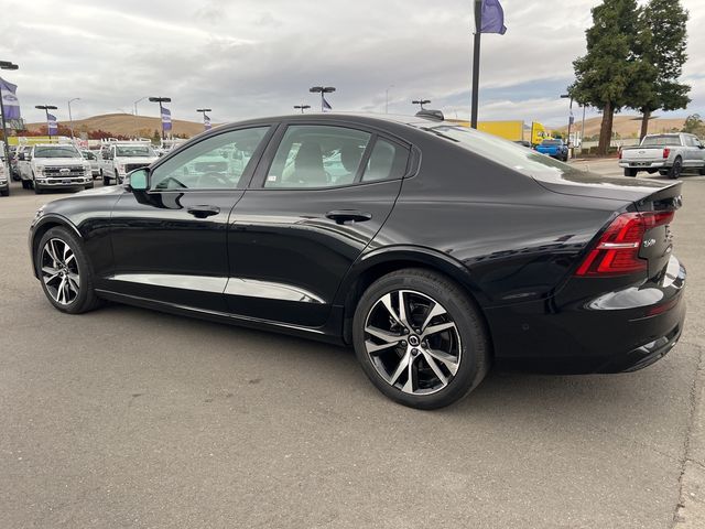 2024 Volvo S60 Plus Dark Theme