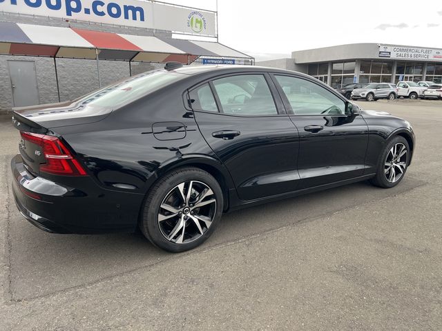 2024 Volvo S60 Plus Dark Theme