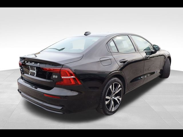 2024 Volvo S60 Plus Dark Theme