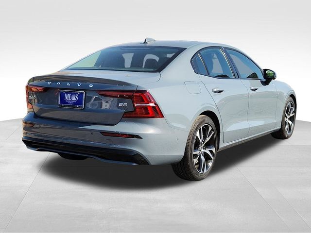 2024 Volvo S60 Plus Dark Theme