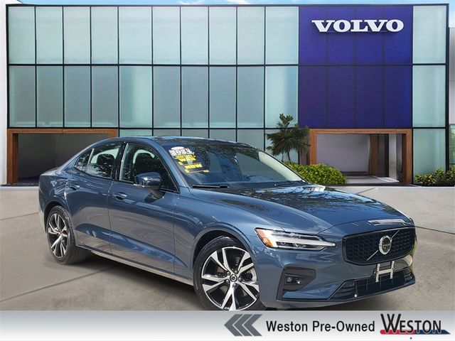 2024 Volvo S60 Plus Dark Theme