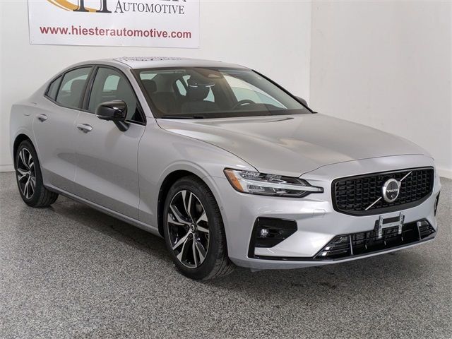 2024 Volvo S60 Plus Dark Theme