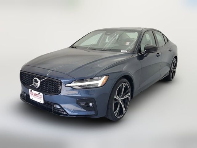 2024 Volvo S60 Plus Dark Theme