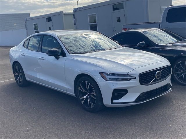 2024 Volvo S60 Plus Dark Theme