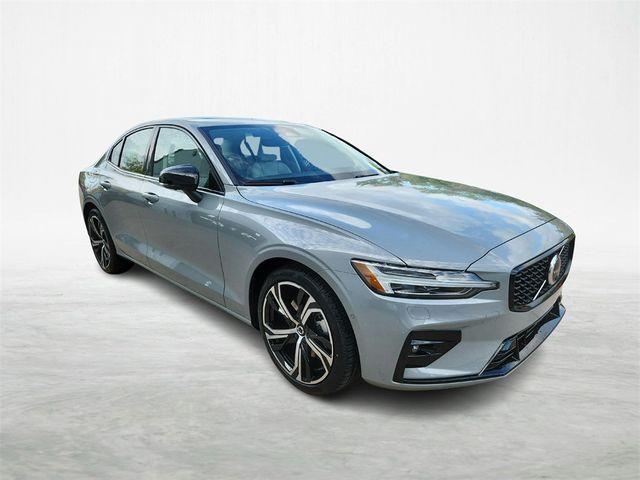 2024 Volvo S60 Plus Dark Theme