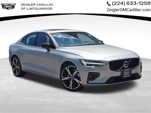 2024 Volvo S60 Plus Dark Theme