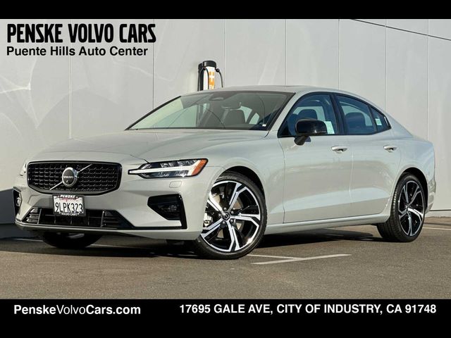 2024 Volvo S60 Plus Dark Theme