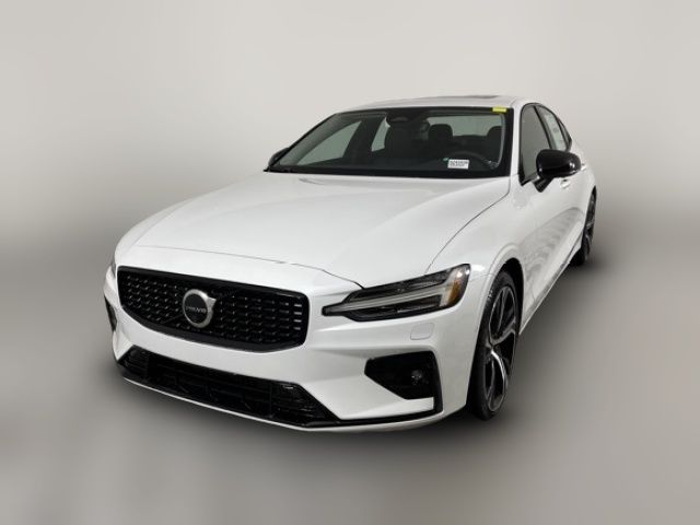 2024 Volvo S60 Plus Dark Theme