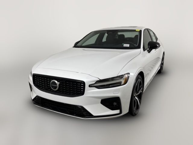 2024 Volvo S60 Plus Dark Theme