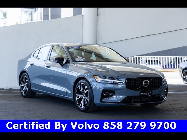 2024 Volvo S60 Plus Dark Theme