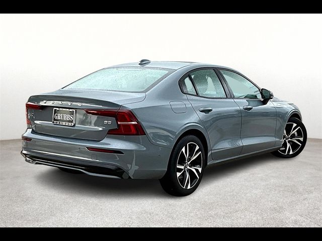 2024 Volvo S60 Plus Dark Theme