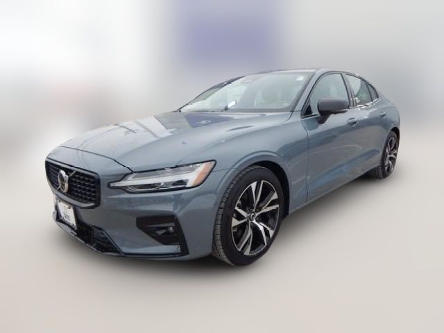 2024 Volvo S60 Plus Dark Theme