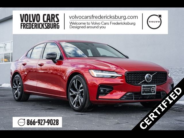 2024 Volvo S60 Plus Dark Theme