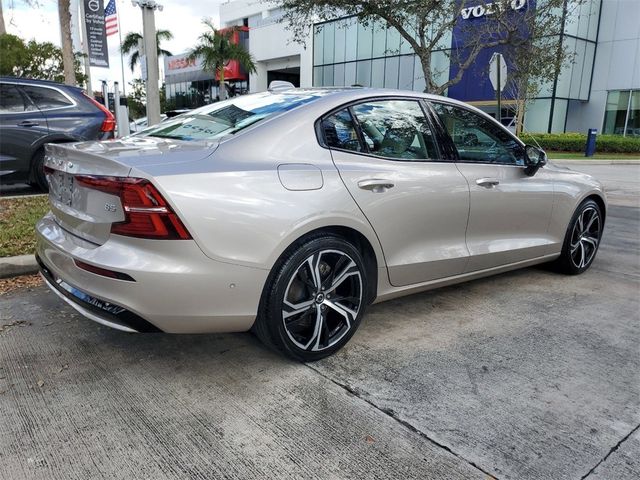 2024 Volvo S60 Plus Dark Theme