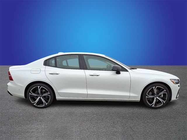 2024 Volvo S60 Plus Dark Theme