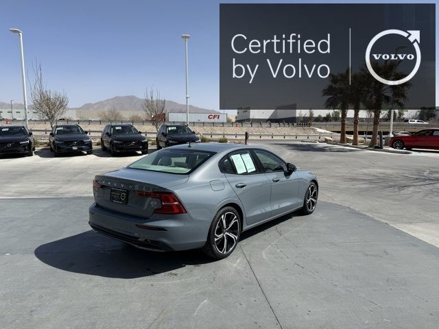 2024 Volvo S60 Plus Dark Theme