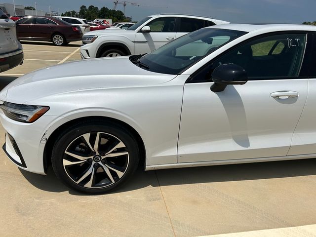 2024 Volvo S60 Plus Dark Theme