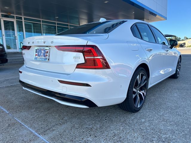 2024 Volvo S60 Plus Dark Theme