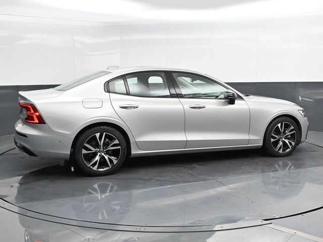 2024 Volvo S60 Plus Dark Theme