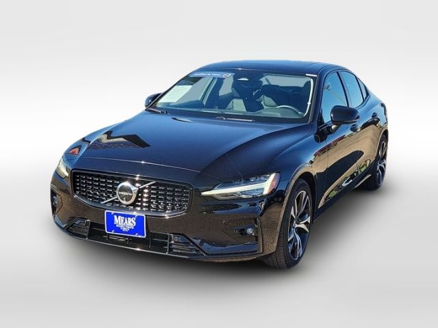 2024 Volvo S60 Plus Dark Theme