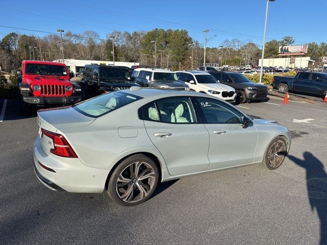 2024 Volvo S60 Plus Dark Theme