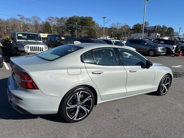 2024 Volvo S60 Plus Dark Theme