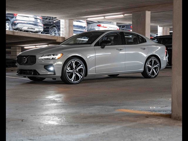 2024 Volvo S60 Plus Dark Theme