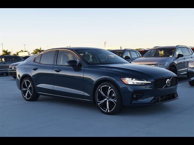 2024 Volvo S60 Plus Dark Theme