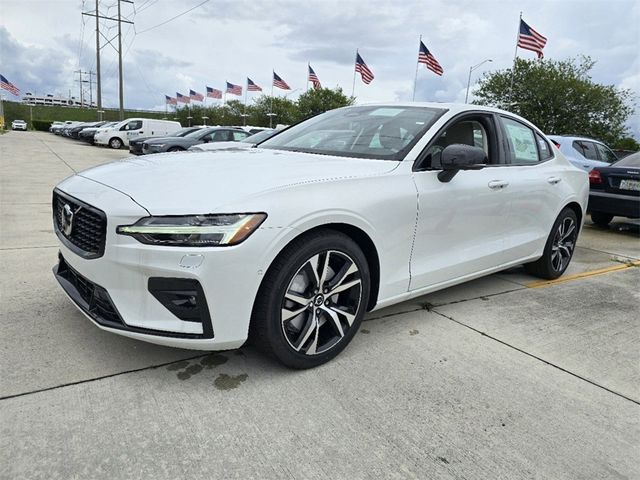 2024 Volvo S60 Plus Dark Theme