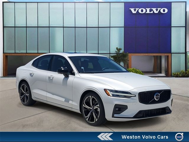 2024 Volvo S60 Plus Dark Theme