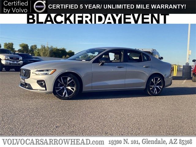 2024 Volvo S60 Plus Dark Theme