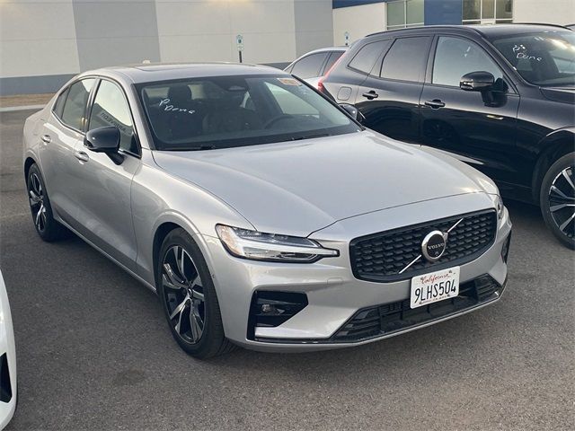 2024 Volvo S60 Plus Dark Theme