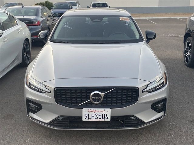 2024 Volvo S60 Plus Dark Theme