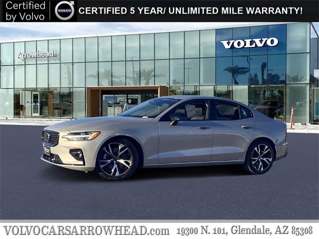 2024 Volvo S60 Plus Dark Theme