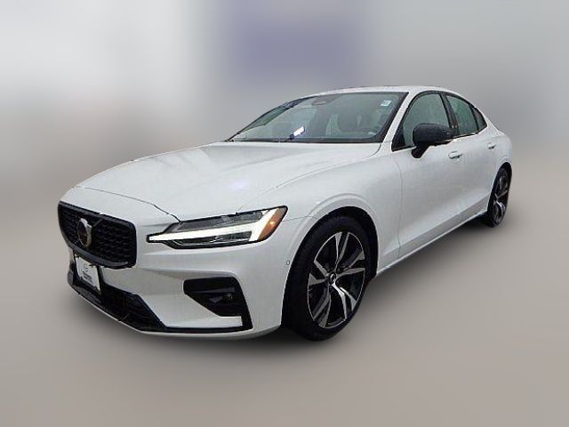 2024 Volvo S60 Plus Dark Theme