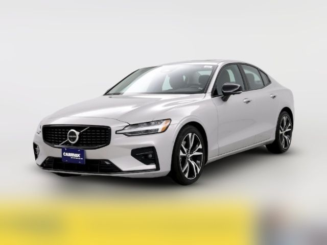 2024 Volvo S60 Plus Dark Theme