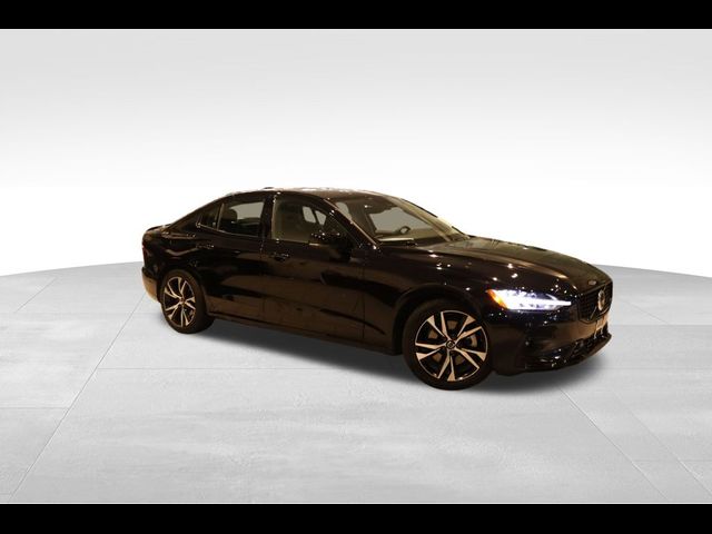 2024 Volvo S60 Plus Dark Theme