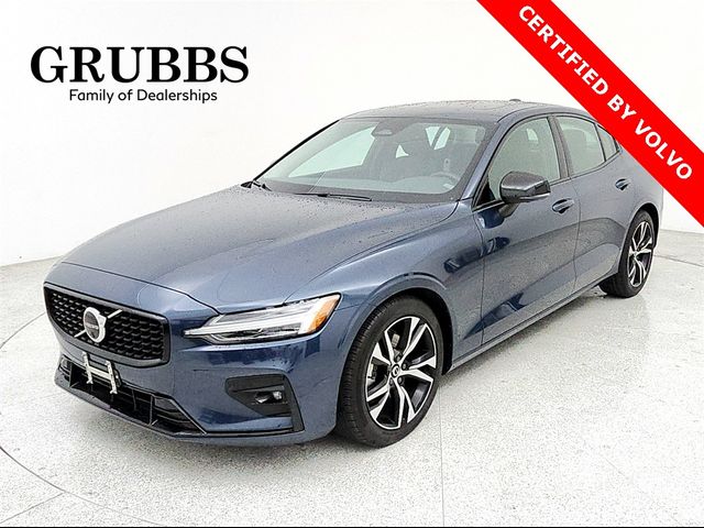 2024 Volvo S60 Plus Dark Theme