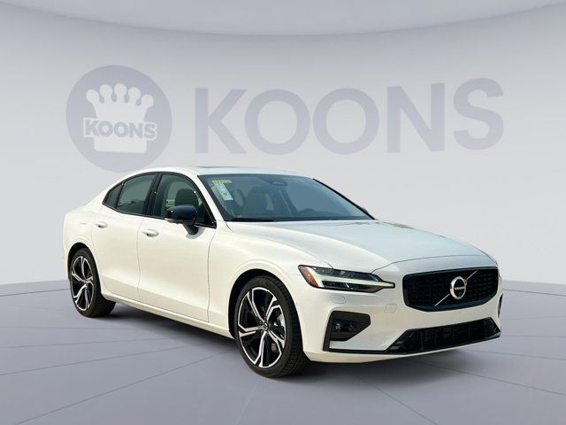 2024 Volvo S60 Plus Dark Theme