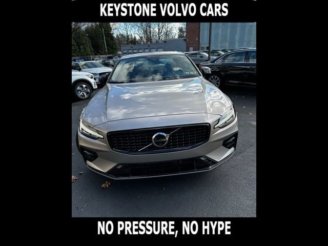 2024 Volvo S60 Plus Dark Theme