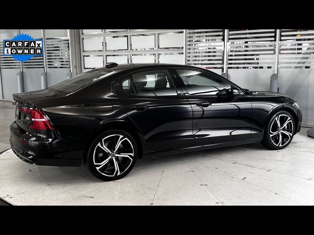 2024 Volvo S60 Plus Dark Theme