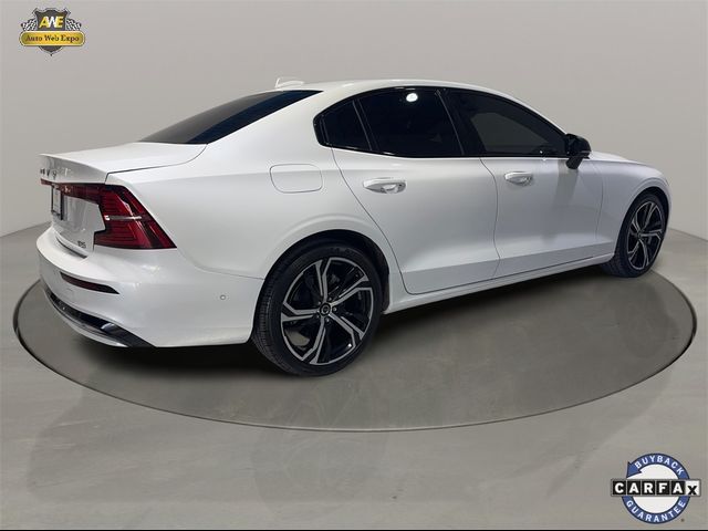 2024 Volvo S60 Plus Dark Theme