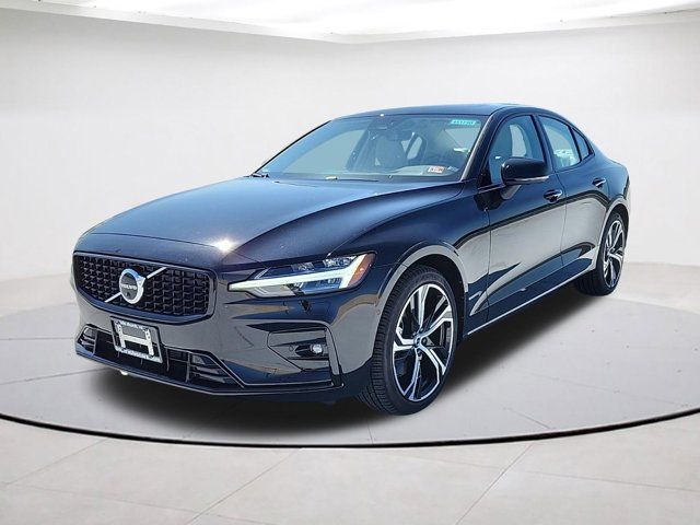 2024 Volvo S60 Plus Dark Theme