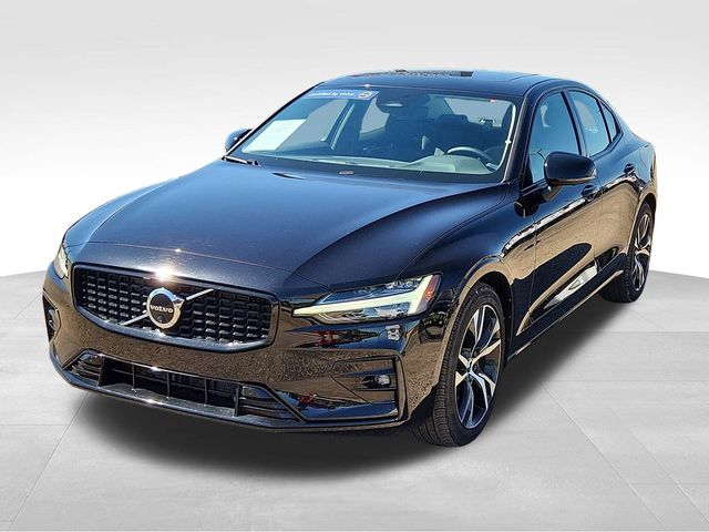 2024 Volvo S60 Plus Dark Theme